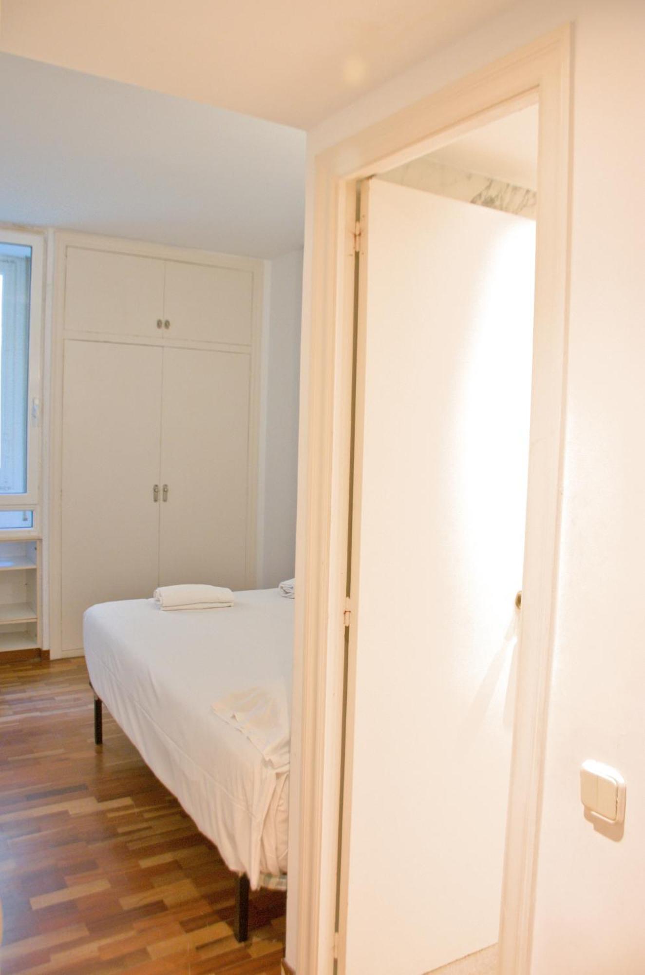 Sweet Bcn Three Bedroom Apartment